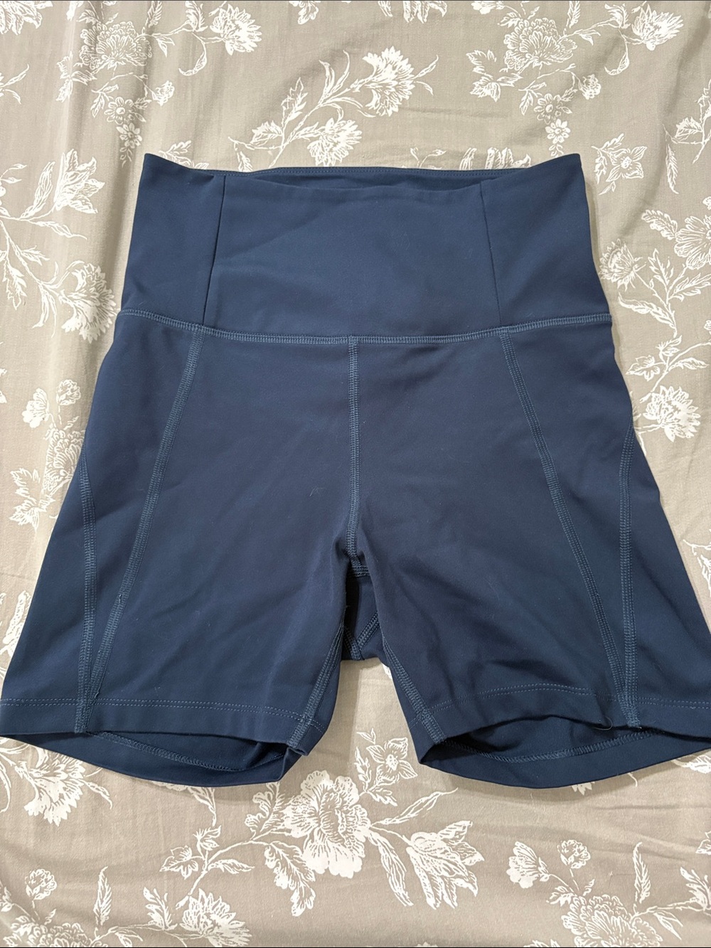 Girlfriend collective 3in inseam shorts, size small Navy